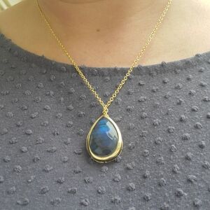 Elegant Gold and Blue Teardrop Doublet Pendedant